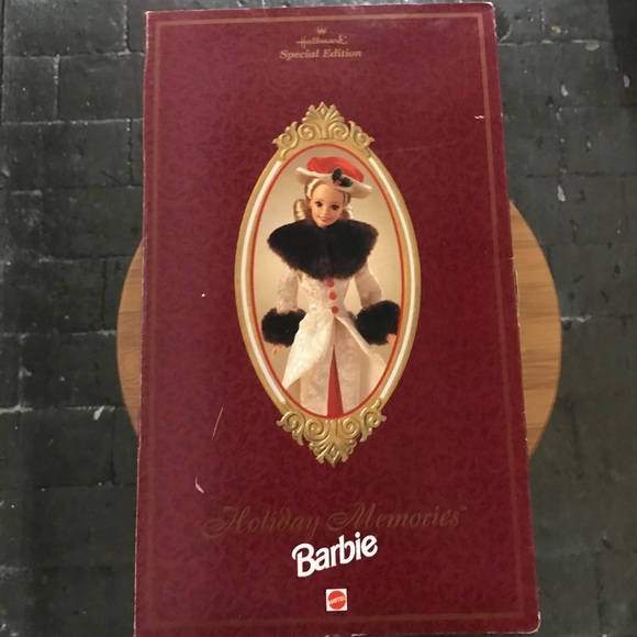 Vintage 1995 Holiday Memories Barbie Special Edition for Hallmark. - Picture 2 of 3